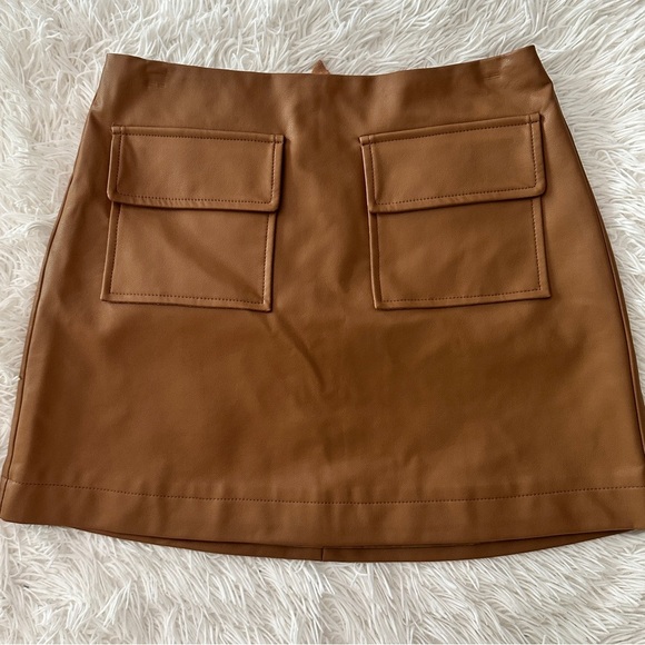 Olivaceous Faux Leather Mini Skirt – Camel Tan Utility Pockets, Size Small - Picture 2 of 16